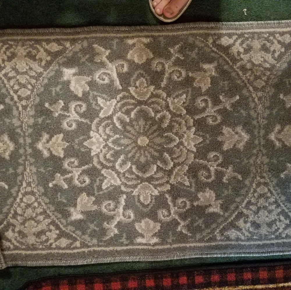 Rugs - Picture 3 of 4